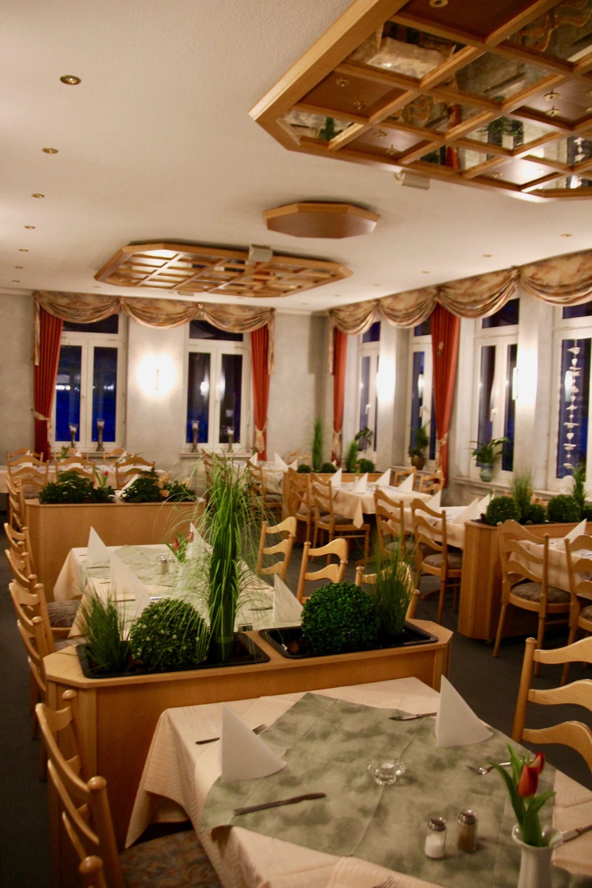 Gedeckter Gastraum im Anbau des Gasthaus Silva